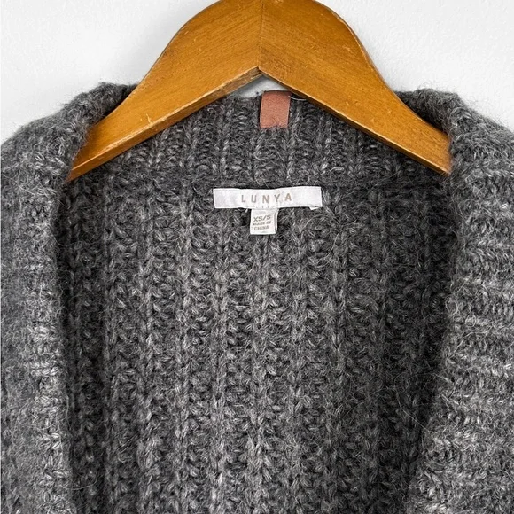 LUNYA Chunky Wool Cardigan in Serene Gray size xs/s - Picture 3 of 11